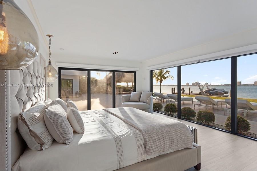 7972 Biscayne Pt Cir Miami Beach, FL 33141