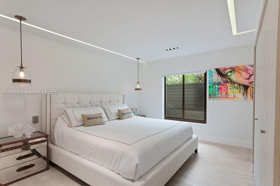 7972 Biscayne Pt Cir Miami Beach, FL 33141