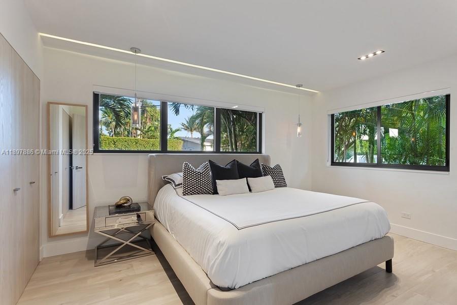 7972 Biscayne Pt Cir Miami Beach, FL 33141