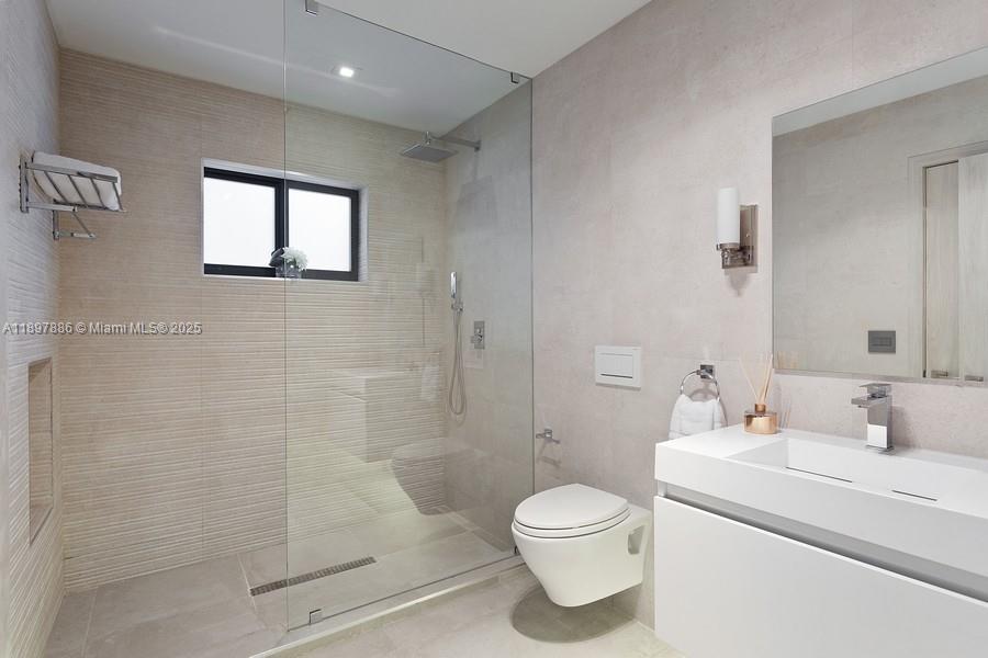 7972 Biscayne Pt Cir Miami Beach, FL 33141