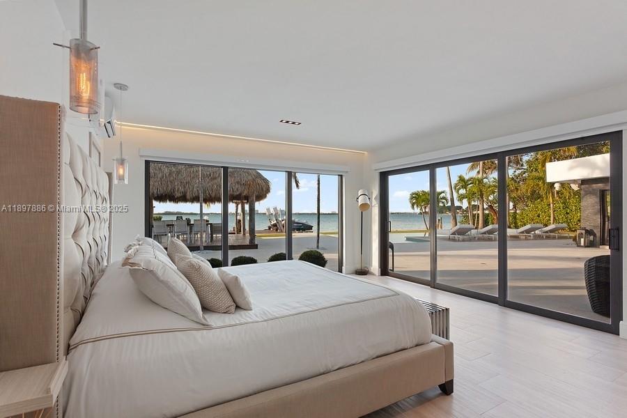 7972 Biscayne Pt Cir Miami Beach, FL 33141