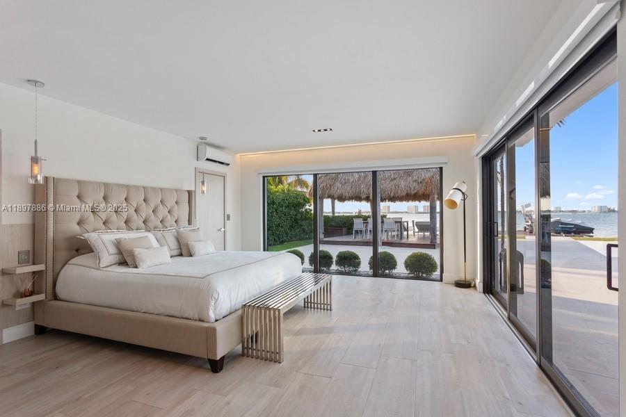 7972 Biscayne Pt Cir Miami Beach, FL 33141