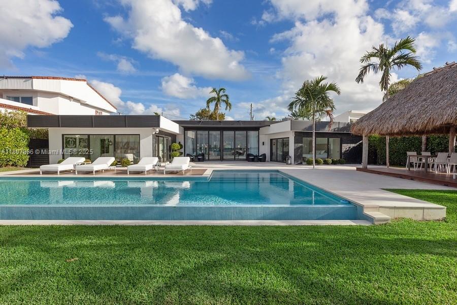 7972 Biscayne Pt Cir Miami Beach, FL 33141