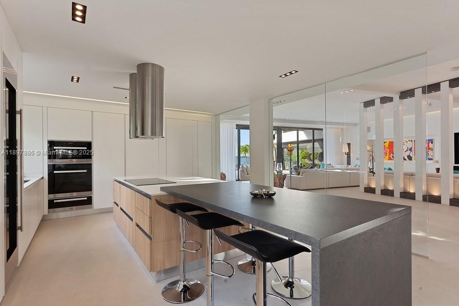 7972 Biscayne Pt Cir Miami Beach, FL 33141