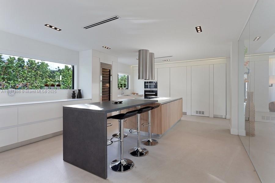 7972 Biscayne Pt Cir Miami Beach, FL 33141