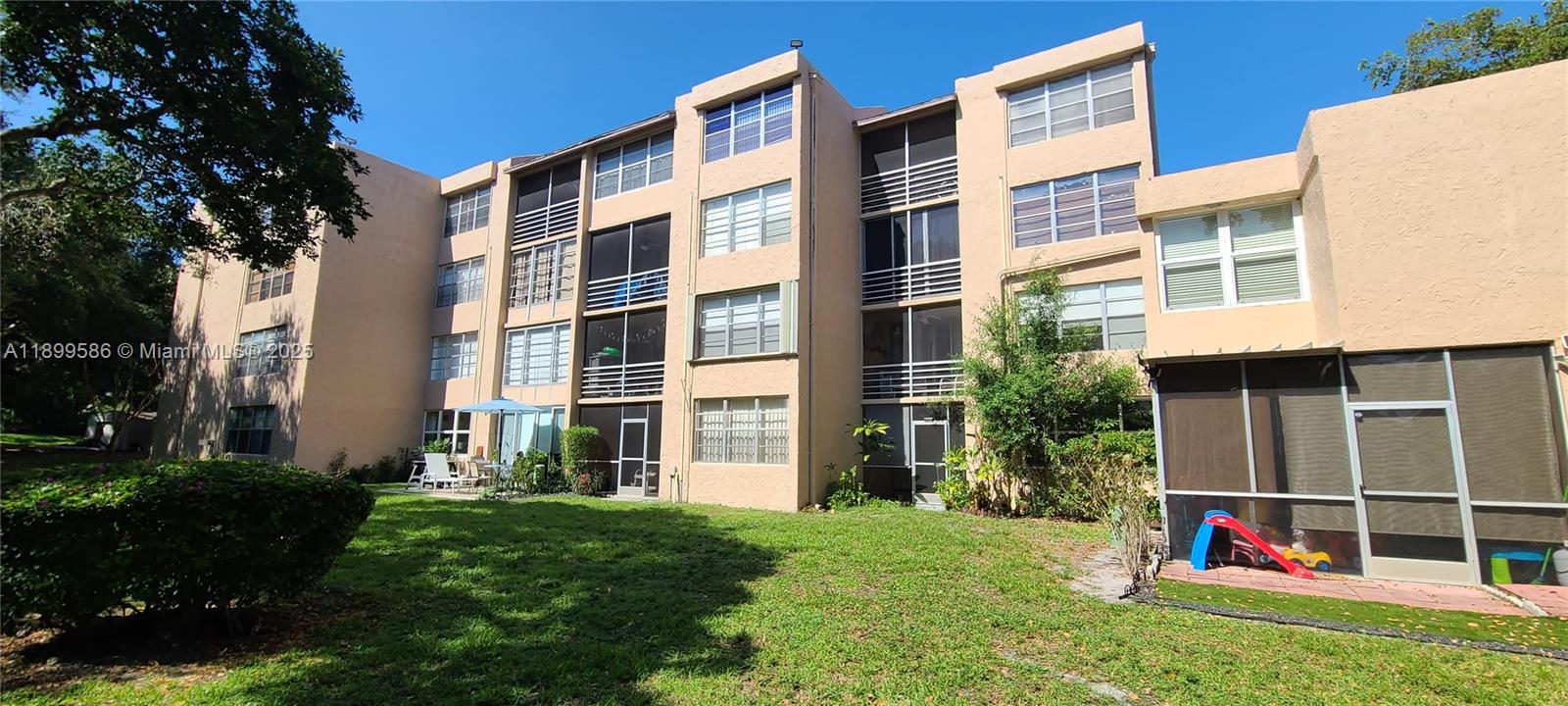 9410 Live Oak Pl #109