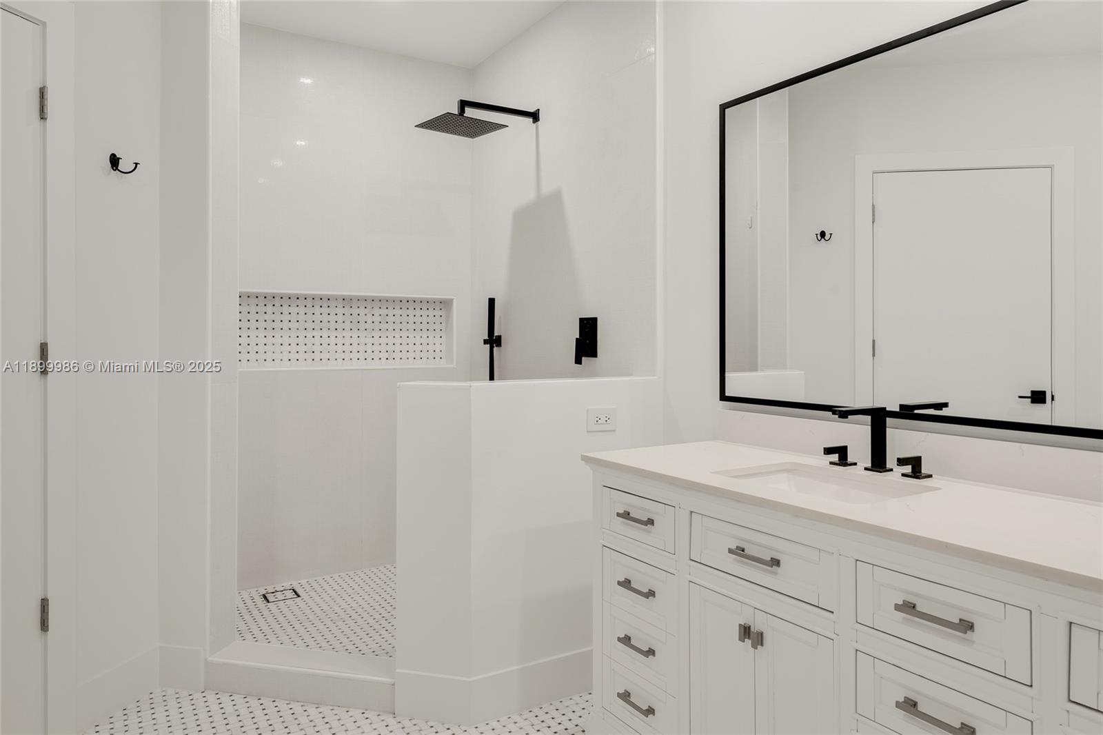 848 Brickell Key Dr #204 Miami, FL 33131