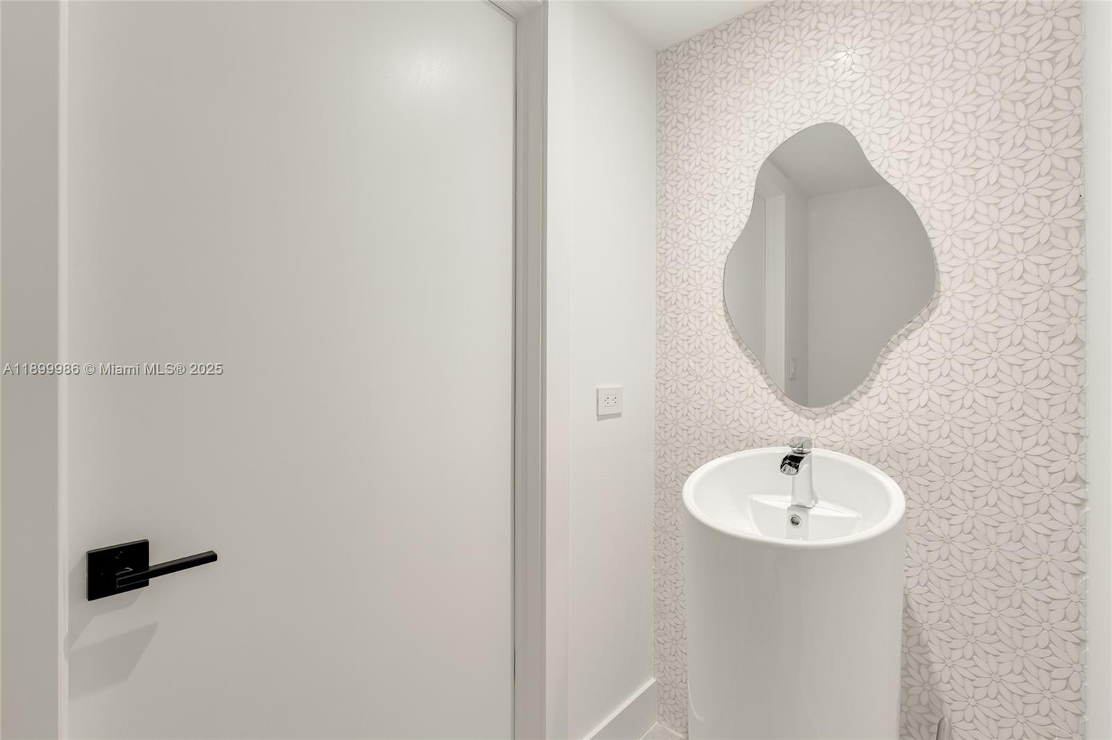 848 Brickell Key Dr #204 Miami, FL 33131