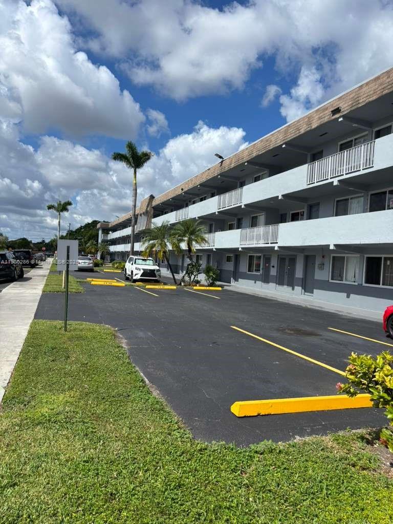 11005 SW 1st St #302