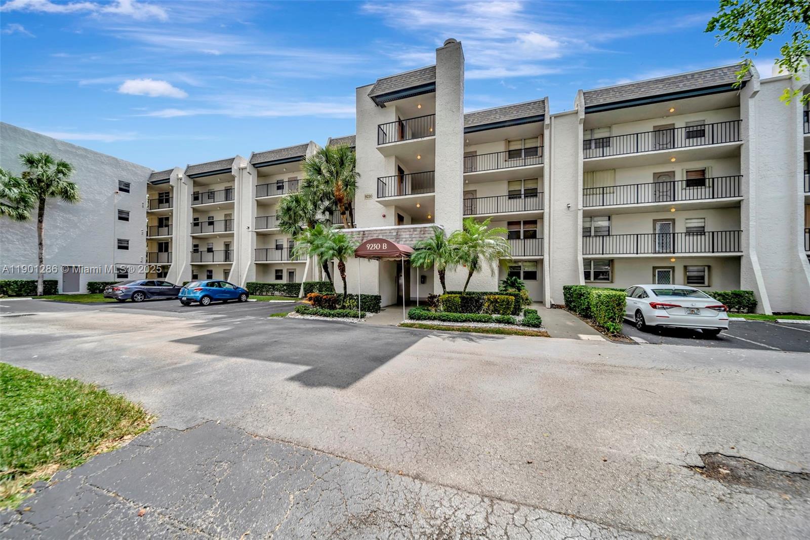 9230 Lagoon Pl #309