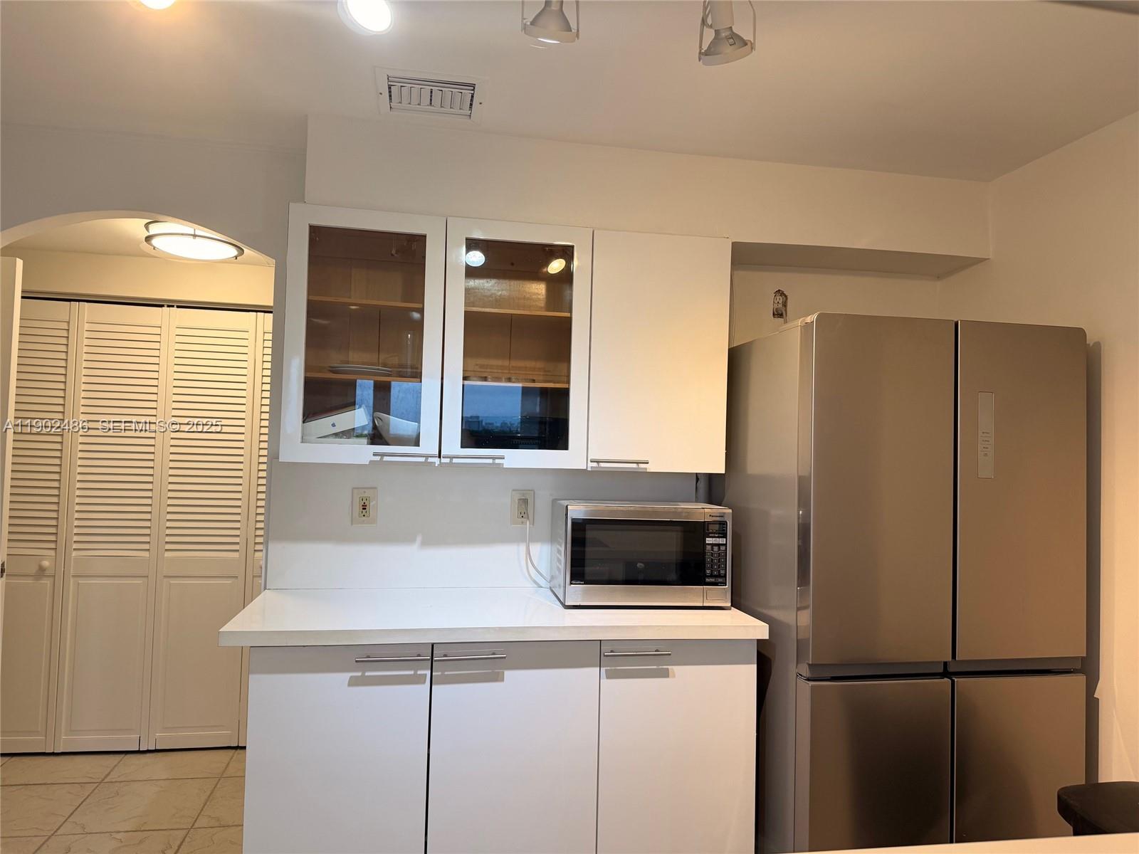 9102 W Bay Hbr Dr #6-B Bay Harbor Islands, FL 33154