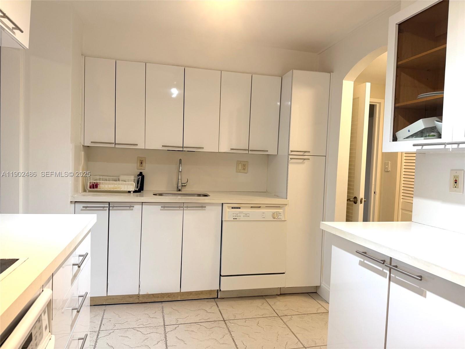 9102 W Bay Hbr Dr #6-B Bay Harbor Islands, FL 33154