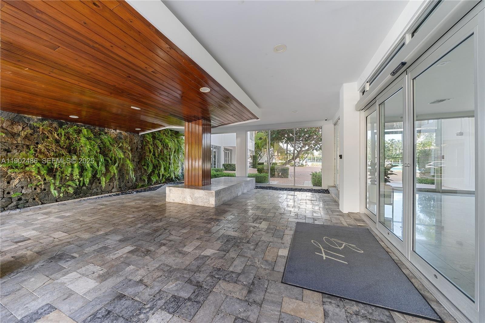 9102 W Bay Hbr Dr #6-B Bay Harbor Islands, FL 33154