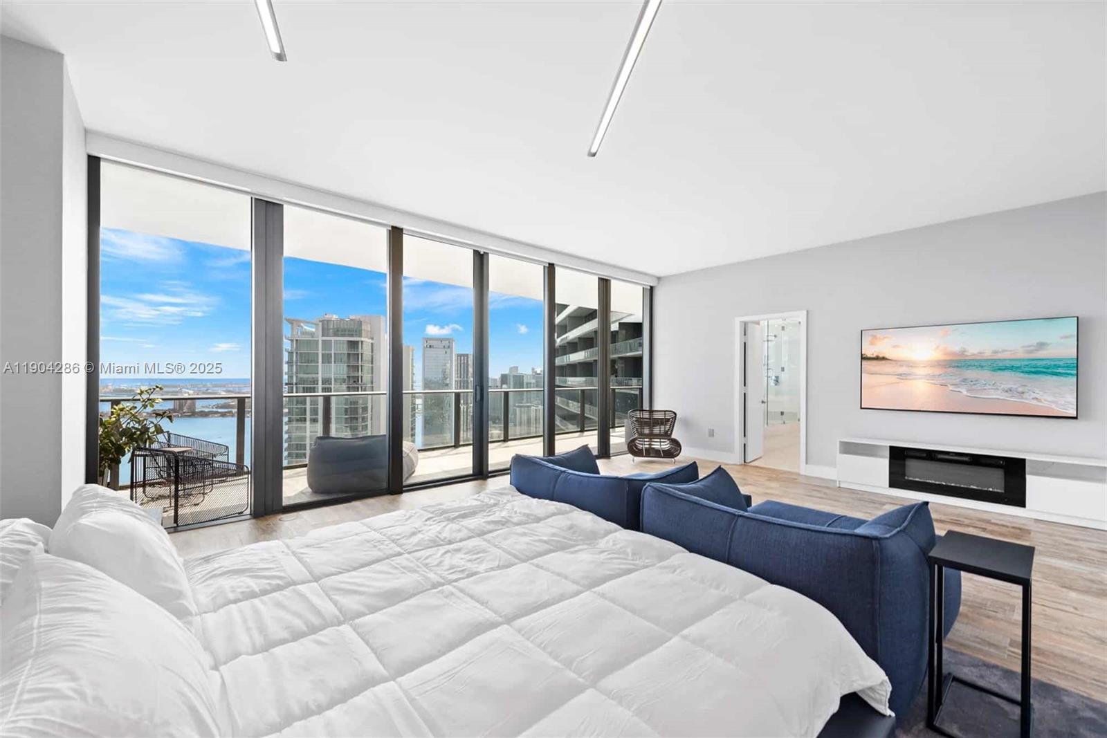 650 NE 32nd St #PH5201 Miami, FL 33137