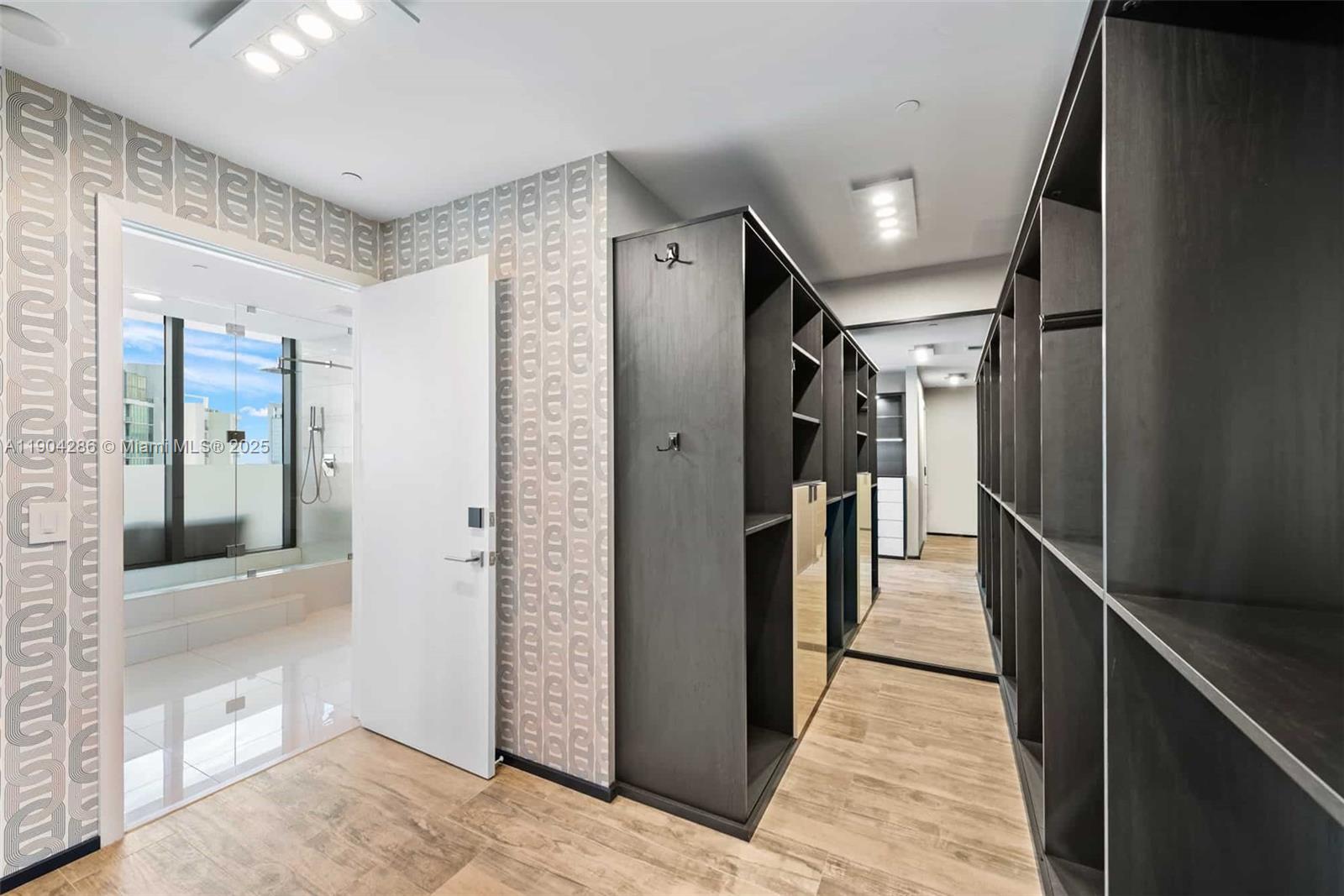 650 NE 32nd St #PH5201 Miami, FL 33137