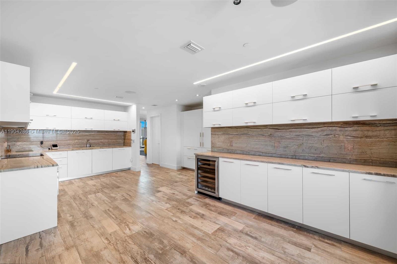 650 NE 32nd St #PH5201 Miami, FL 33137