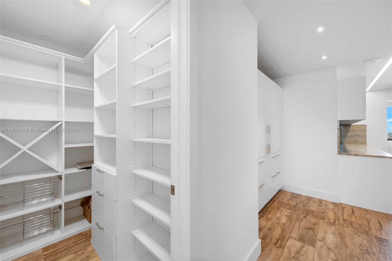 650 NE 32nd St #PH5201 Miami, FL 33137