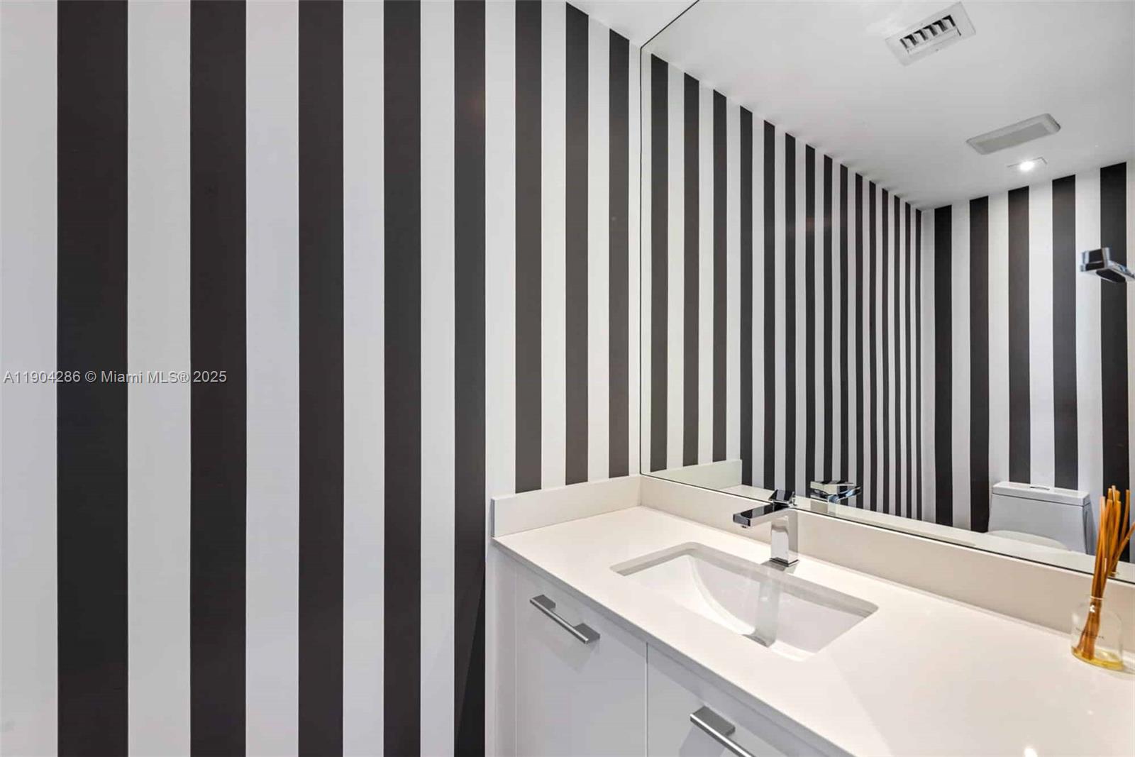 650 NE 32nd St #PH5201 Miami, FL 33137