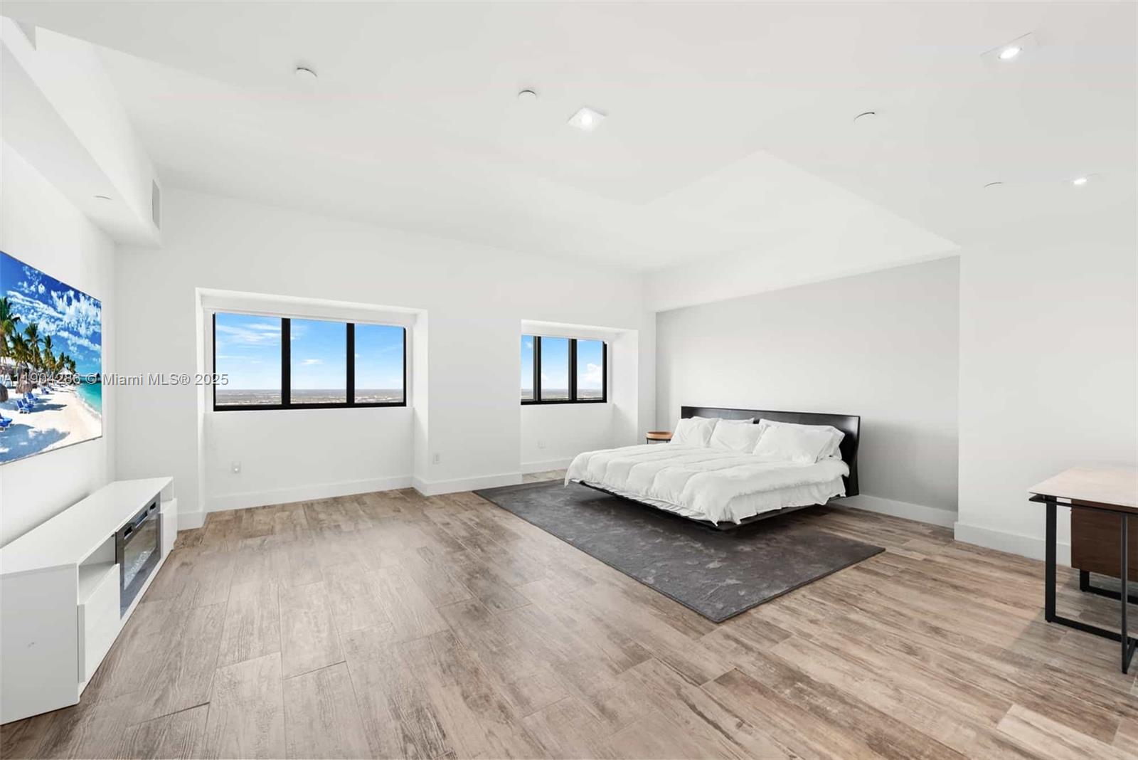 650 NE 32nd St #PH5201 Miami, FL 33137