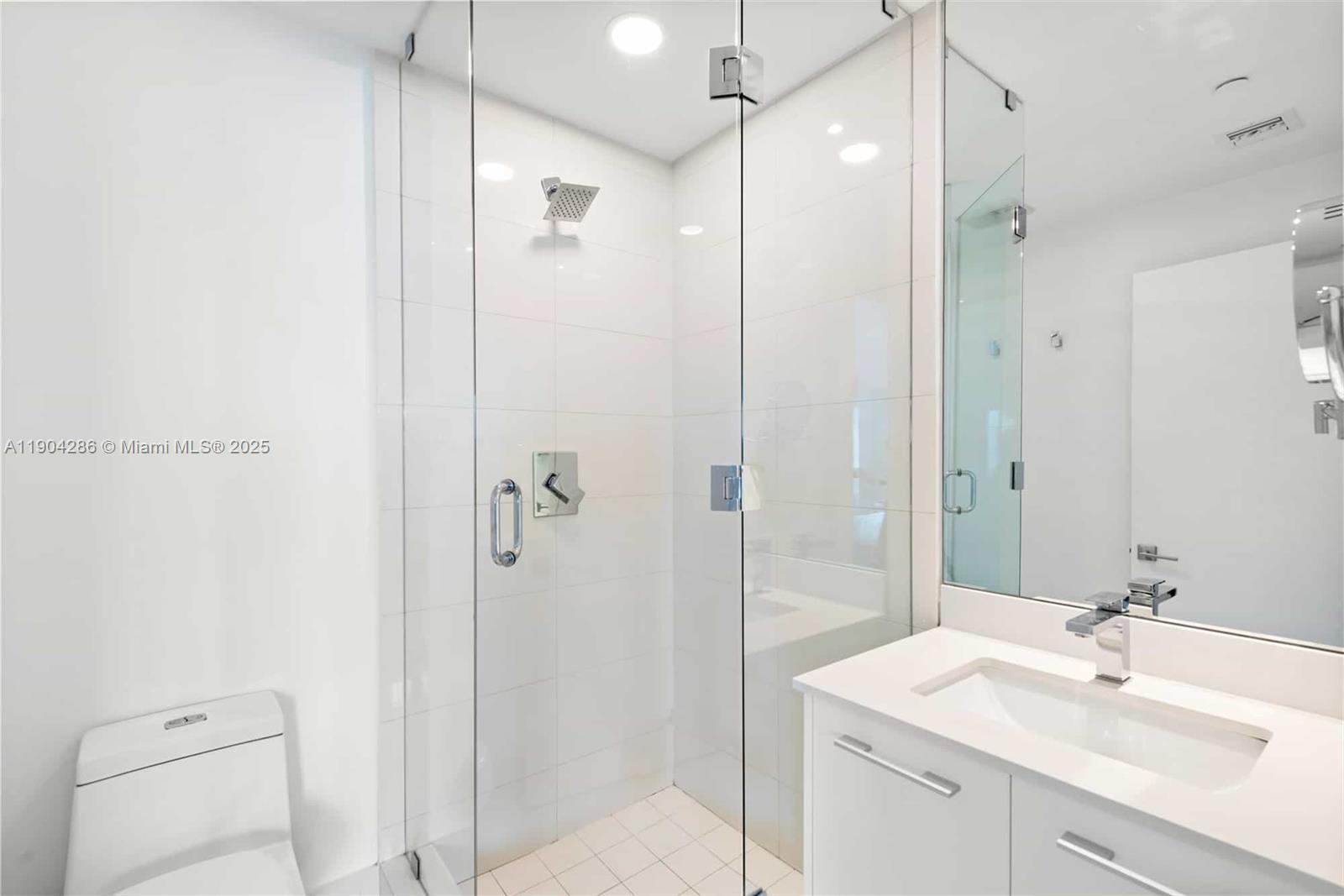 650 NE 32nd St #PH5201 Miami, FL 33137