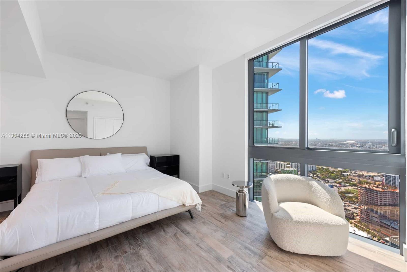 650 NE 32nd St #PH5201 Miami, FL 33137