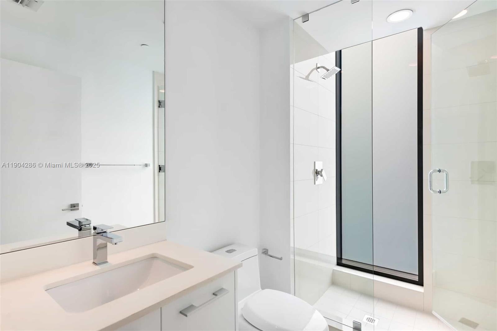 650 NE 32nd St #PH5201 Miami, FL 33137