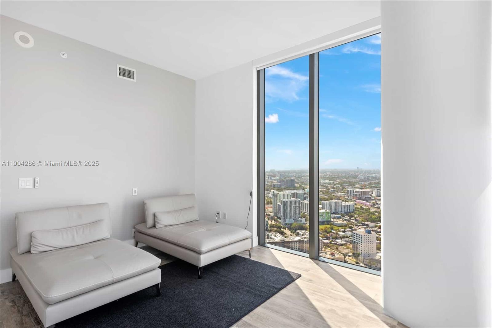 650 NE 32nd St #PH5201 Miami, FL 33137