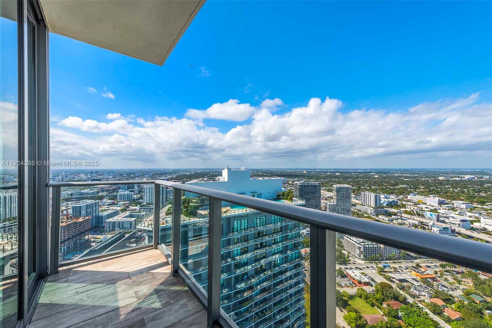 650 NE 32nd St #PH5201 Miami, FL 33137