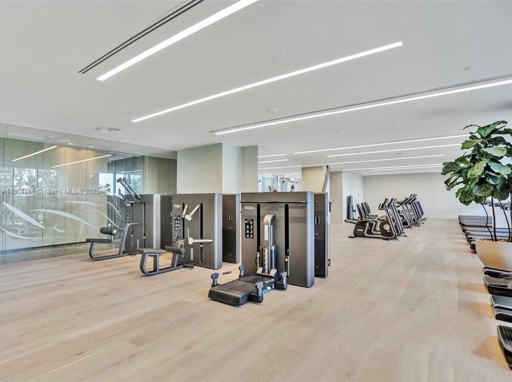 650 NE 32nd St #PH5201 Miami, FL 33137