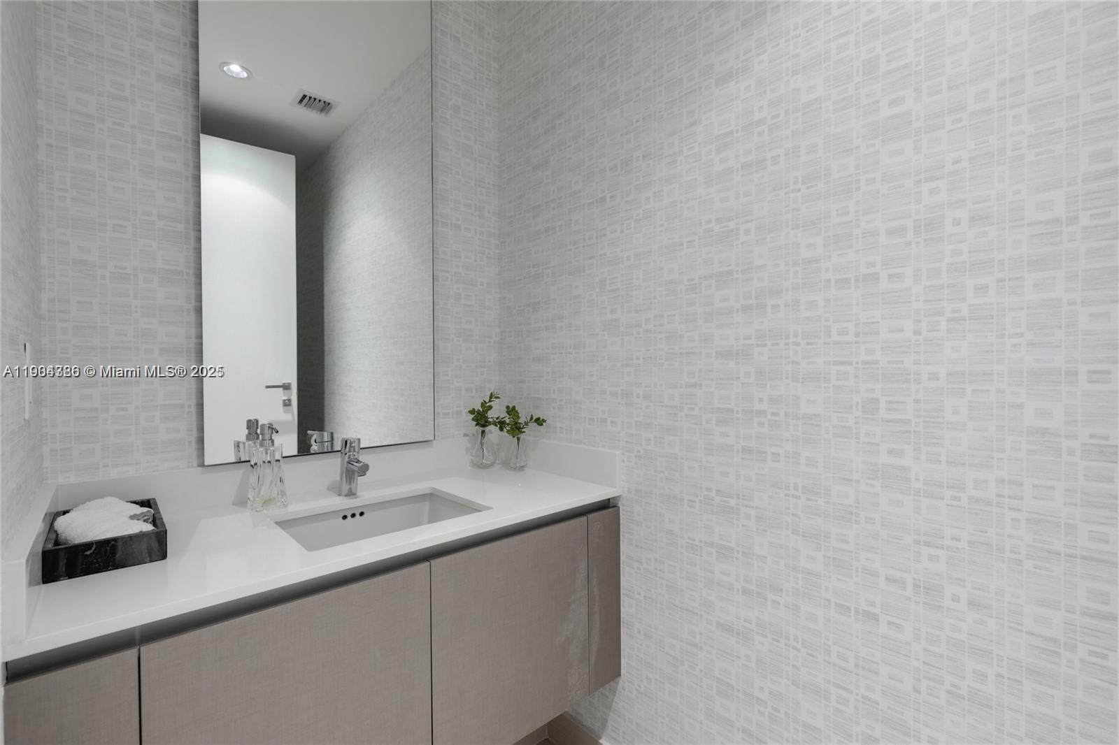 3300 NE 188th St #818 Aventura, FL 33180 3300 NE 188th St #818 Aventura, FL 33180