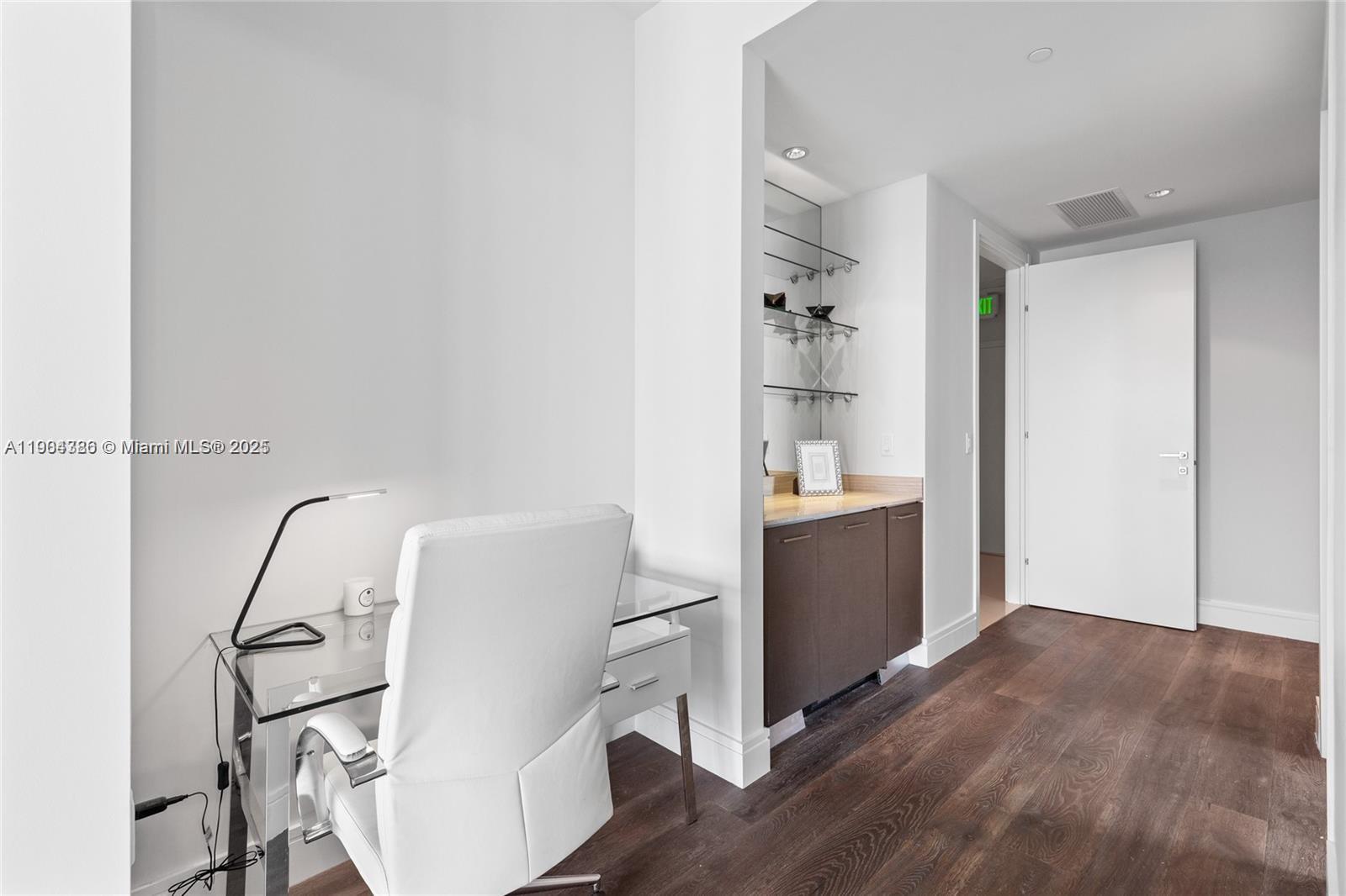 3300 NE 188th St #818 Aventura, FL 33180 3300 NE 188th St #818 Aventura, FL 33180