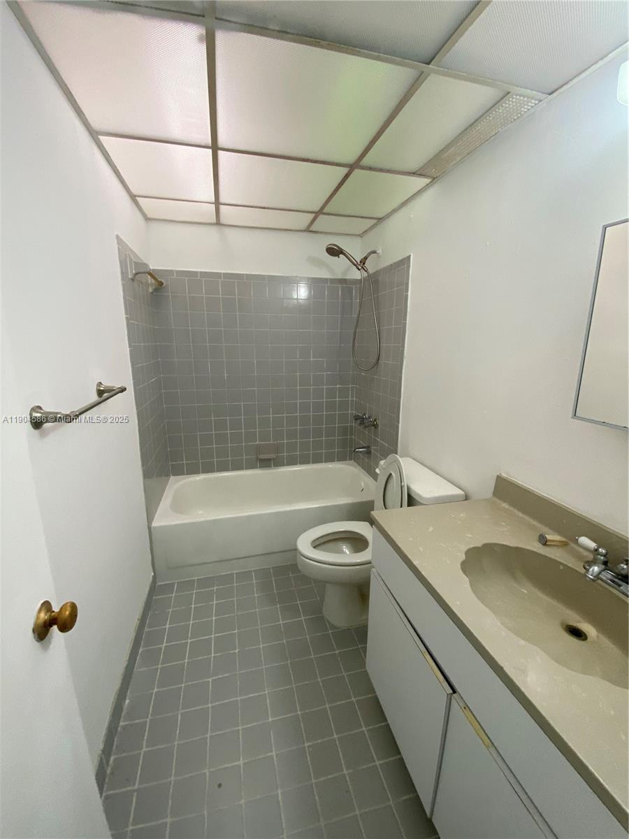 8261 SW 128th St #211 Pinecrest, FL 33156