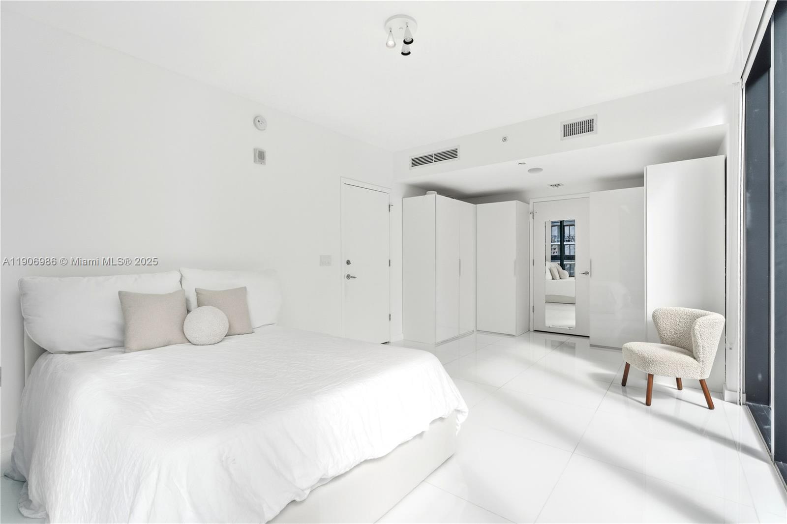 image 1010 Brickell Condo7