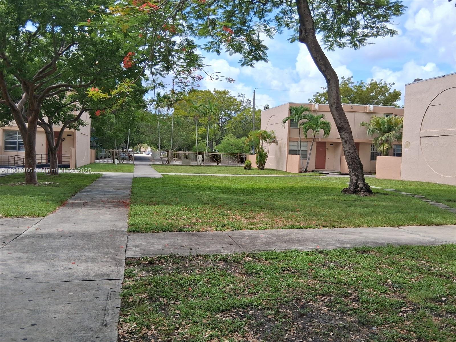 6103 SW 69th St #41 South Miami, FL 33143