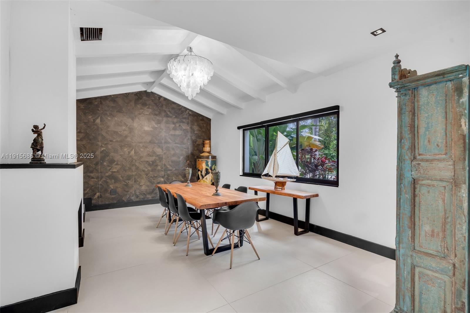 9015 NE 10th Ave Miami, FL 33138