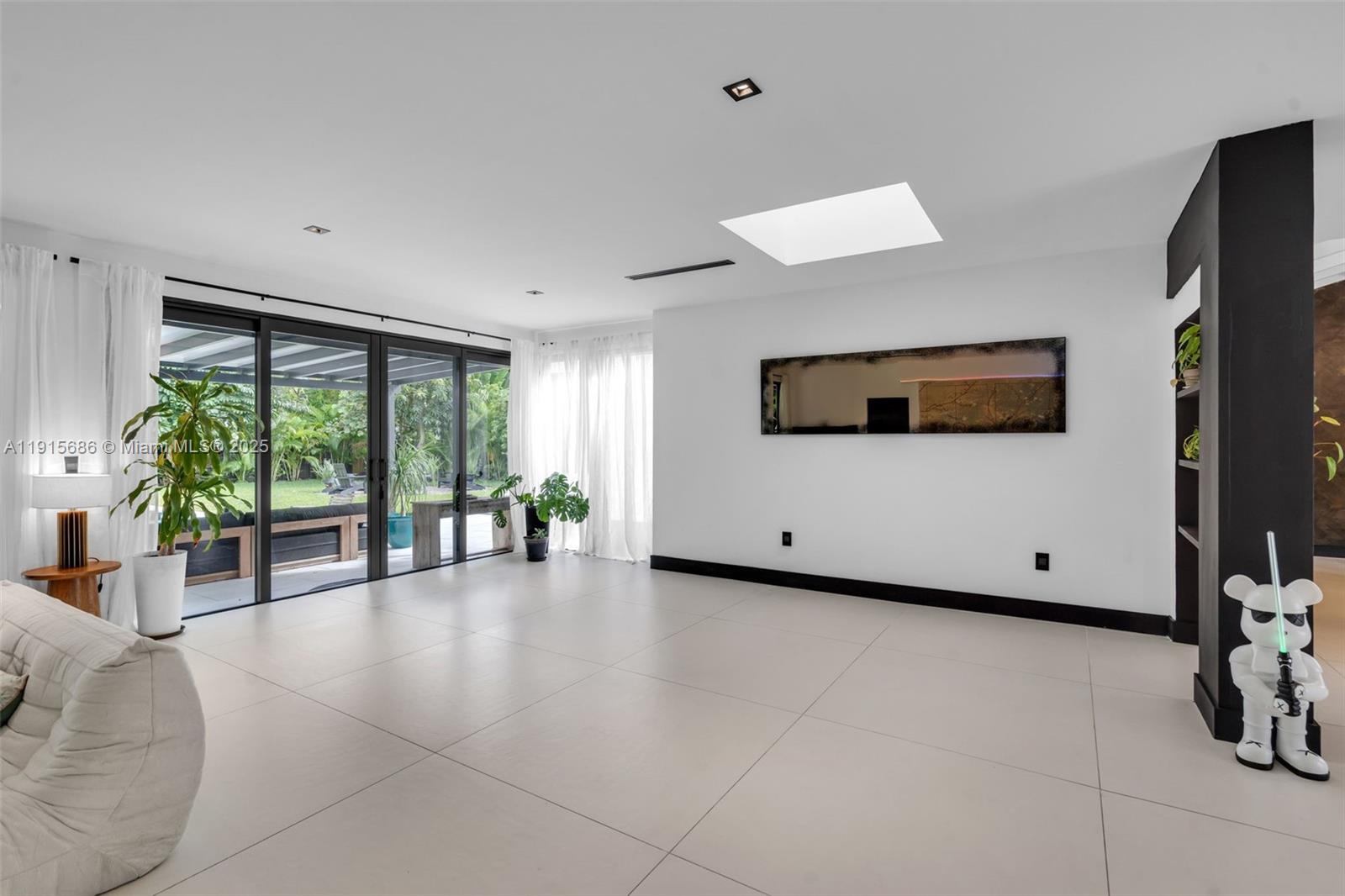 9015 NE 10th Ave Miami, FL 33138