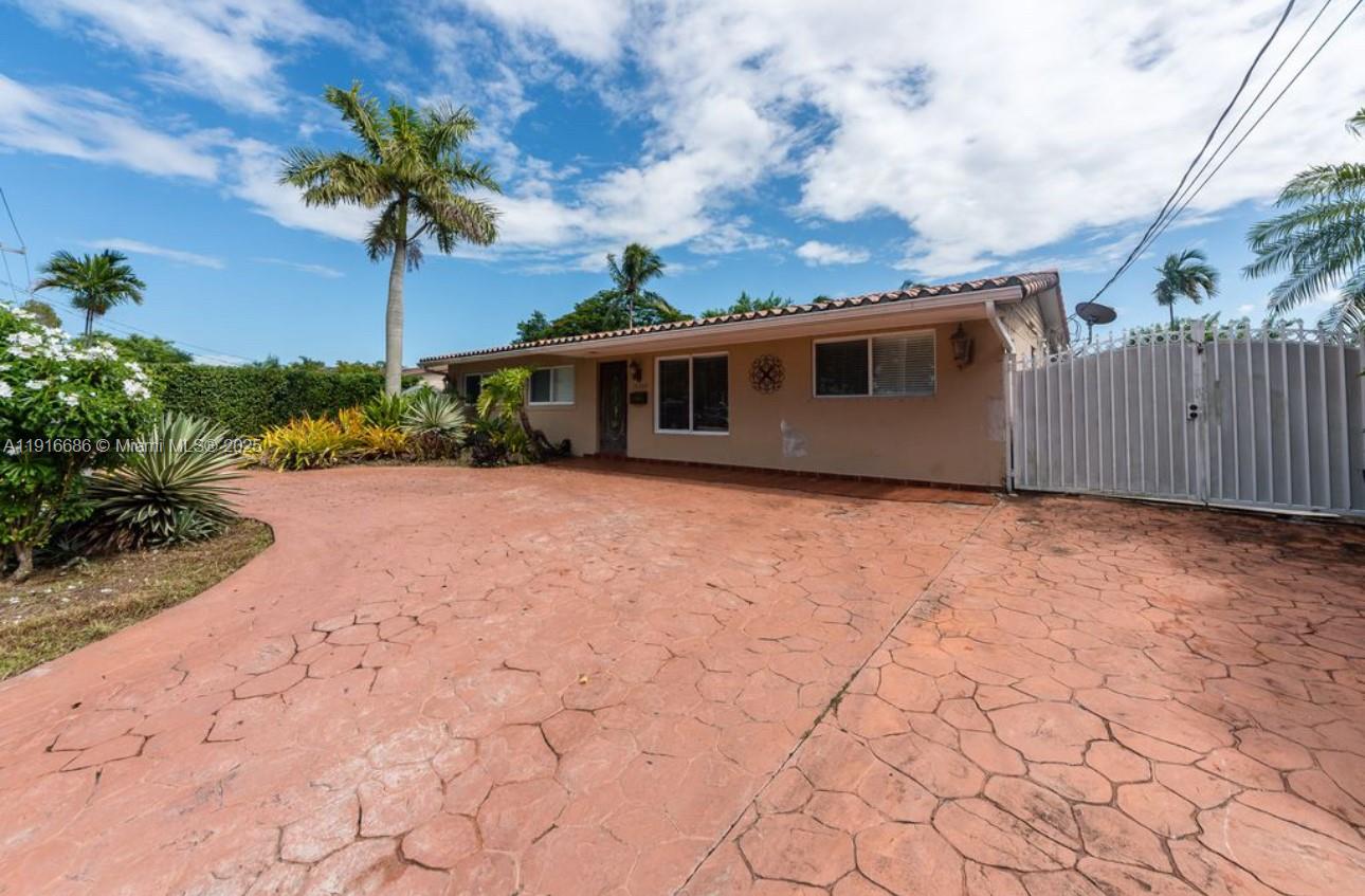 10260 SW 48th St Miami, FL 33165