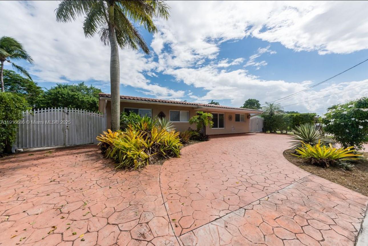 10260 SW 48th St Miami, FL 33165