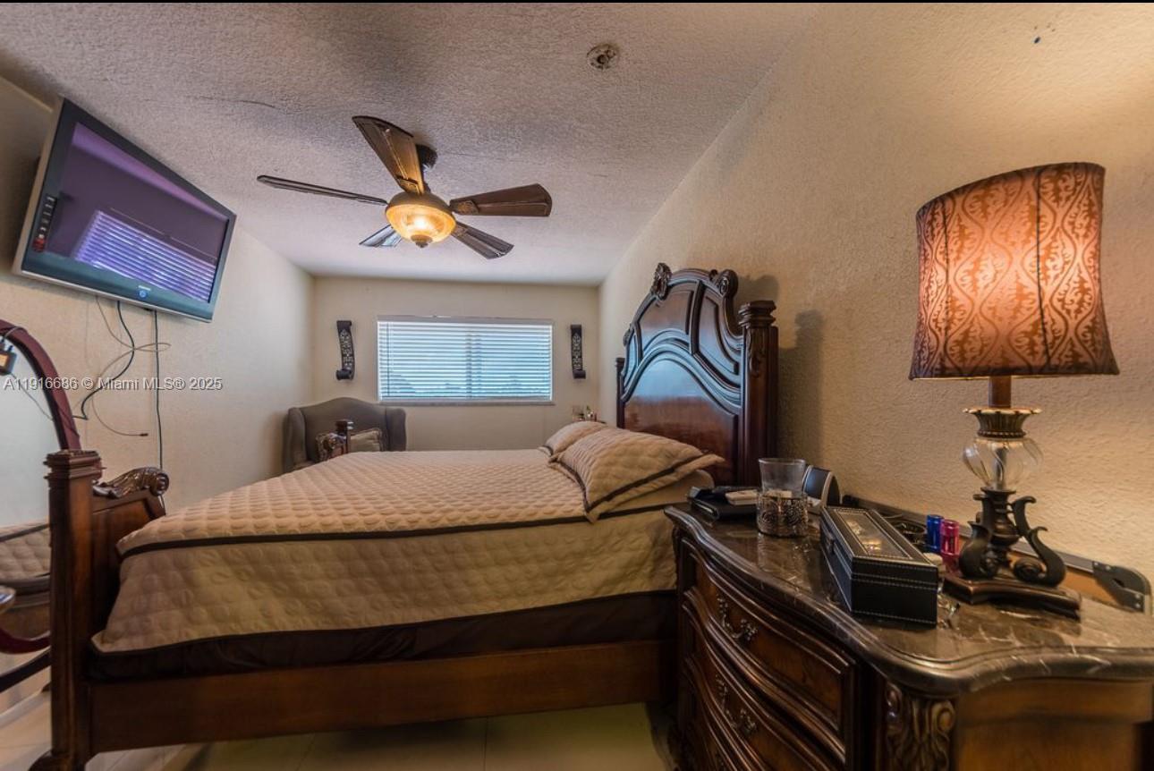 10260 SW 48th St Miami, FL 33165