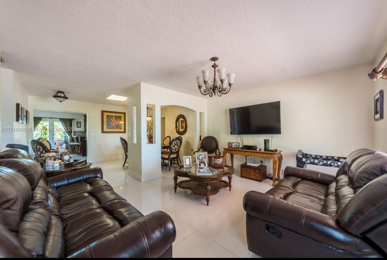 10260 SW 48th St Miami, FL 33165