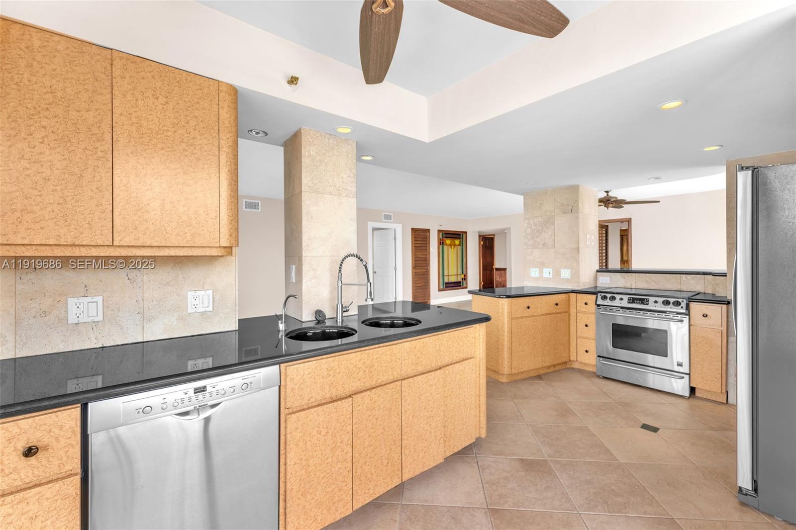 801 N Venetian Dr #208 Miami Beach, FL 33139