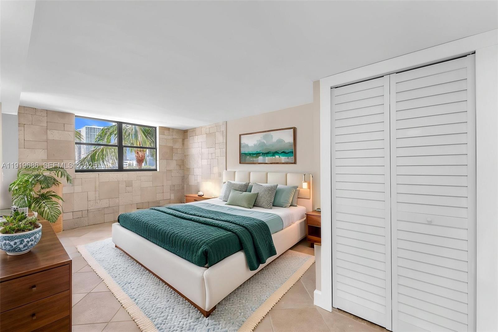 801 N Venetian Dr #208 Miami Beach, FL 33139