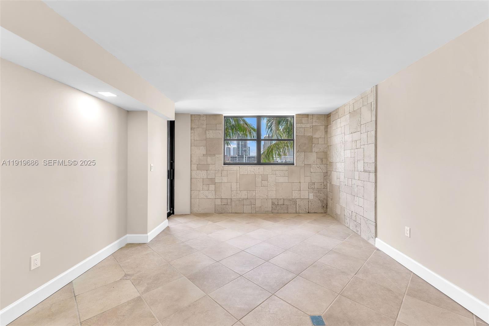 801 N Venetian Dr #208 Miami Beach, FL 33139