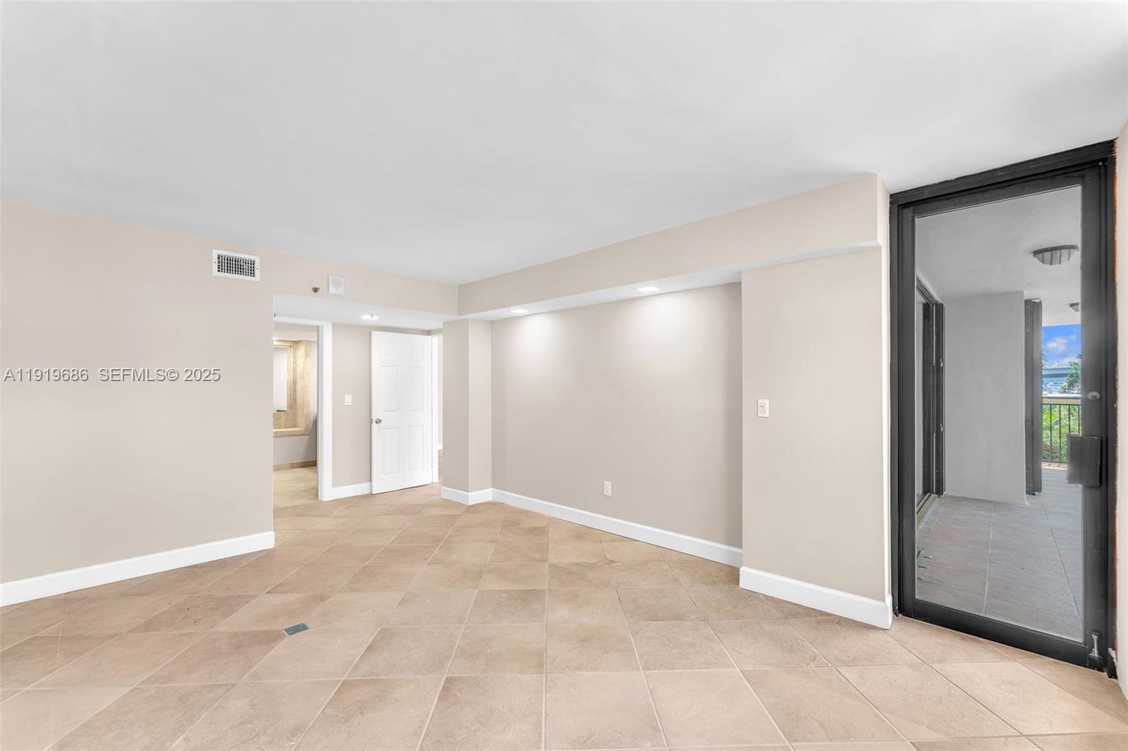 801 N Venetian Dr #208 Miami Beach, FL 33139