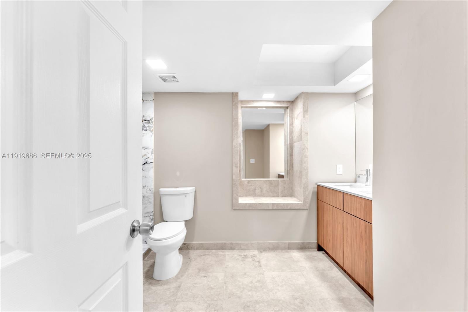 801 N Venetian Dr #208 Miami Beach, FL 33139