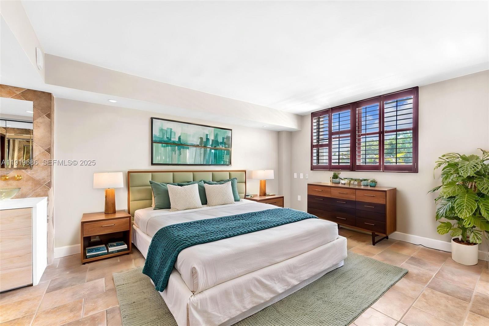 801 N Venetian Dr #208 Miami Beach, FL 33139