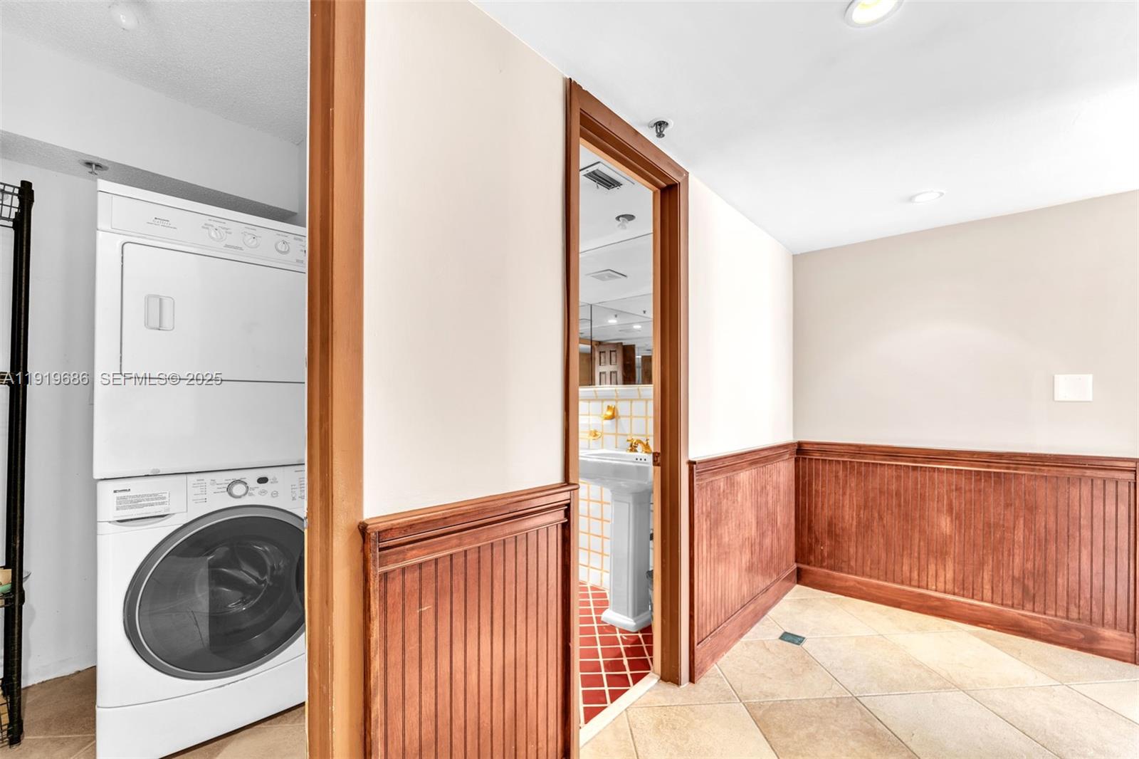 801 N Venetian Dr #208 Miami Beach, FL 33139