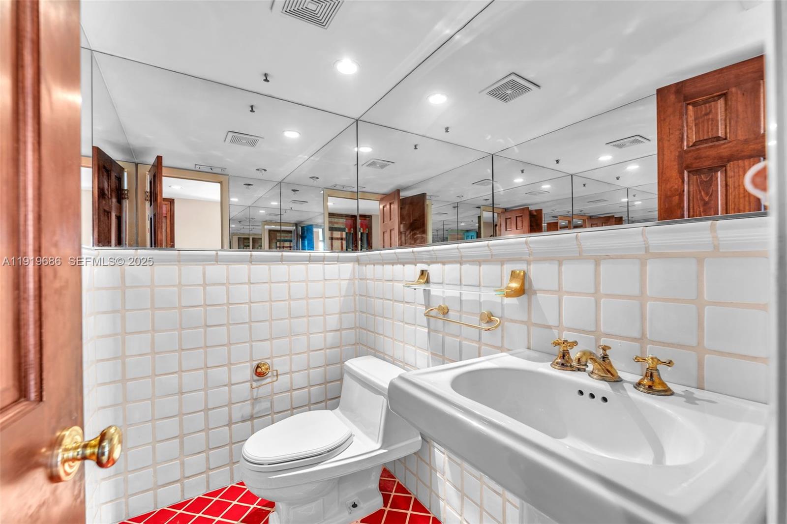 801 N Venetian Dr #208 Miami Beach, FL 33139