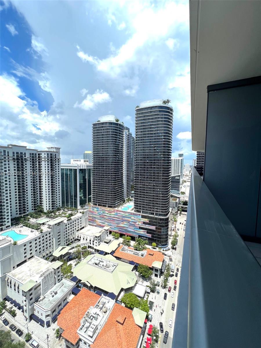 1000 Brickell Plz #3211 Miami, FL 33131