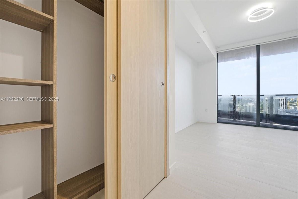 image Brickell Flatiron Condo18